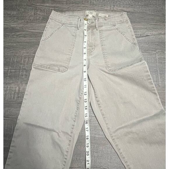 LOGO by Lori Goldstein Women's Denim Gray Distressed Vest & Boyfriend Jeans - Picture 9 of 16